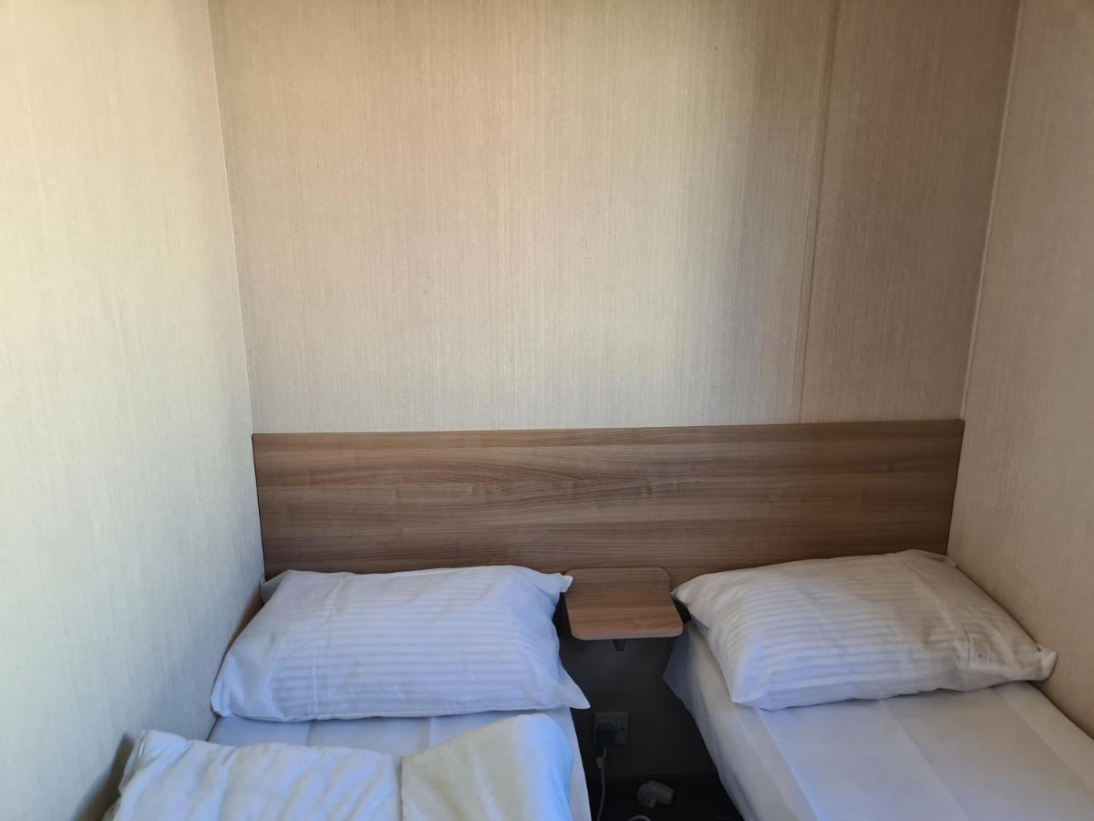 Апартаменти 8 Berth The Chase Інголдмеллс Екстер'єр фото