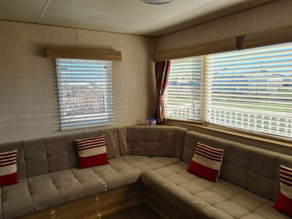 Апартаменти 8 Berth The Chase Інголдмеллс Екстер'єр фото